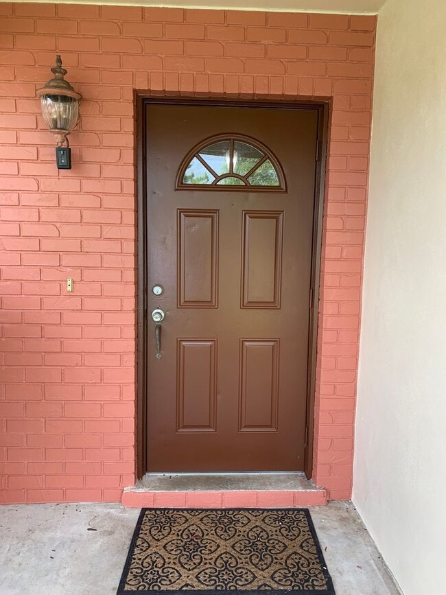 Building Photo - PET FRIENDLY... 3/2/1 RENTAL HOUSE IN THE ...