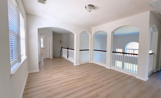 Building Photo - 8610 Rising Oak Ln