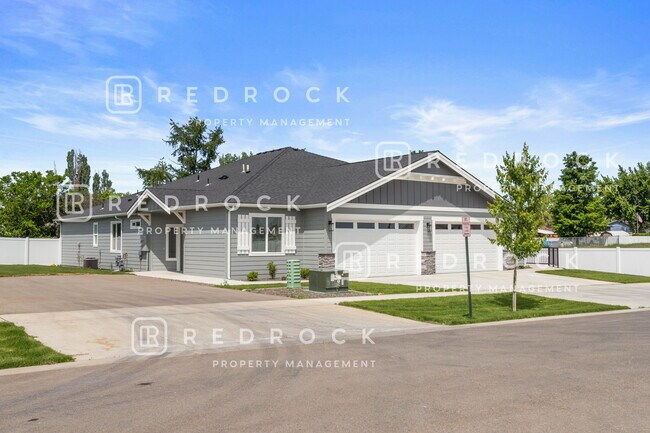 Building Photo - 1328 N Tschirley St