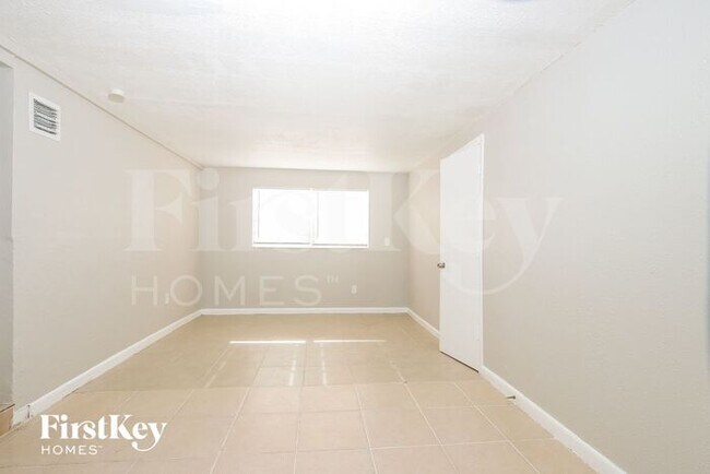 Building Photo - 3196 N Seacrest Blvd