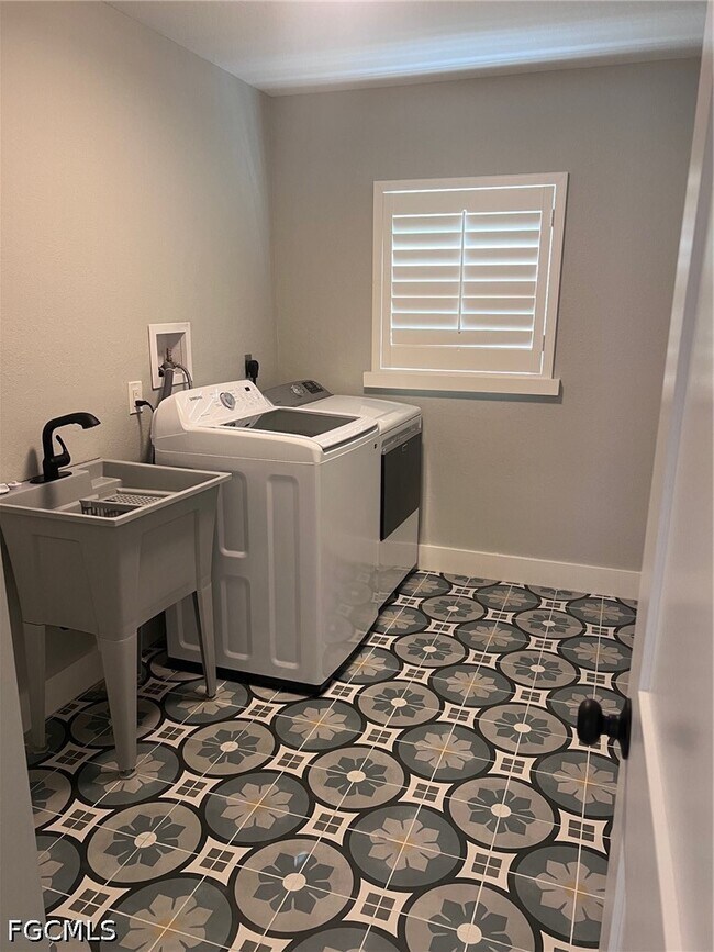 Building Photo - 3705 Stoneridge Ct