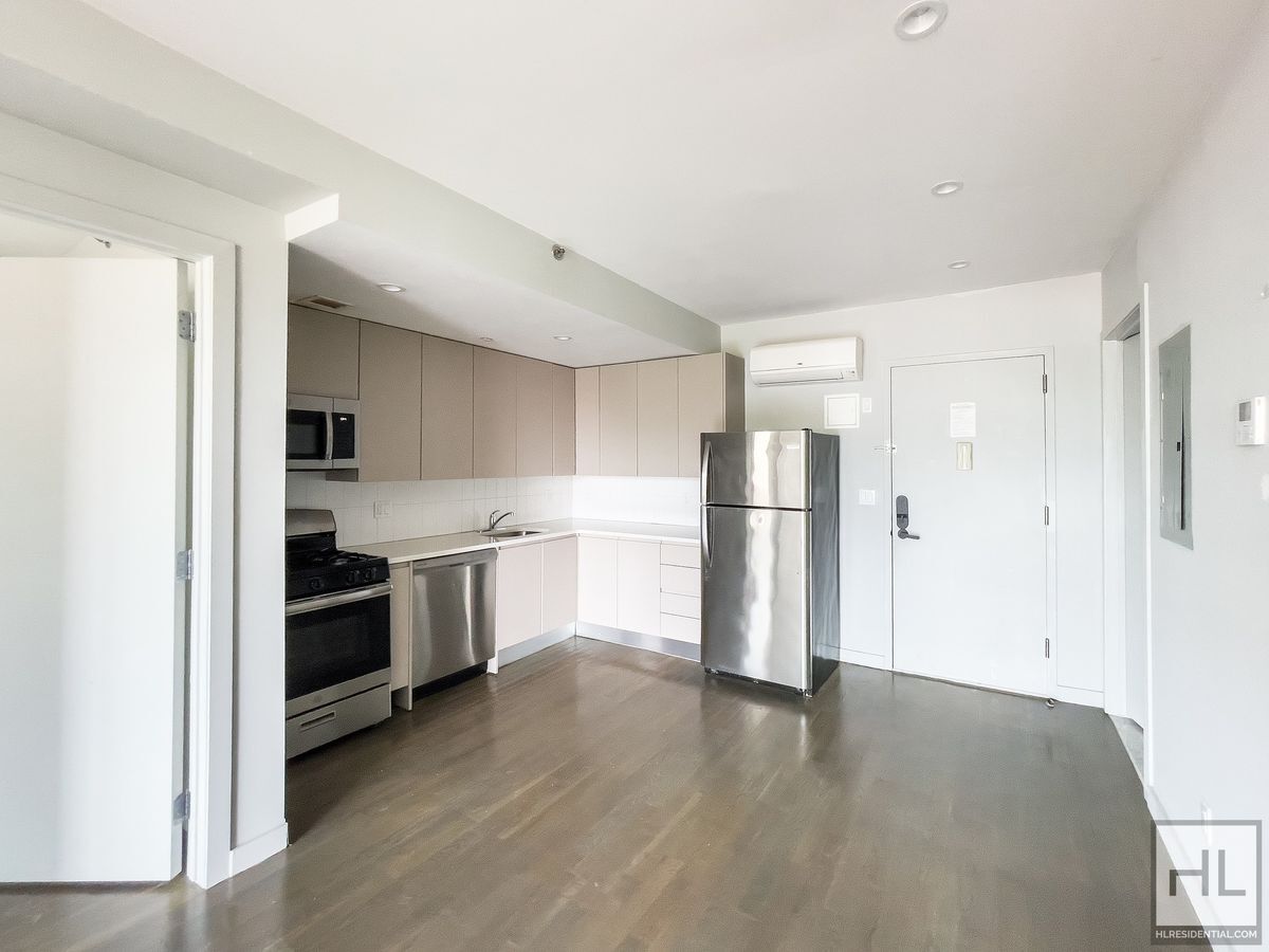 Building Photo - Bushwick Avenue / Spacious 2-Bed 1-Bath