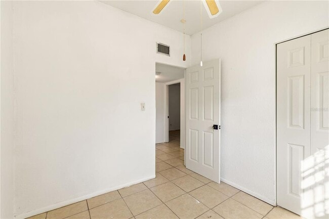 Building Photo - 2615 9th Ave Dr E