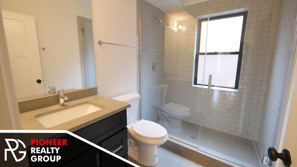 Building Photo - 2203 W Eastwood Ave