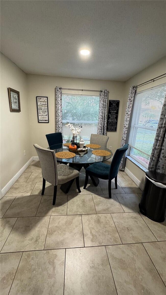 Building Photo - 3923 Blackberry Cir