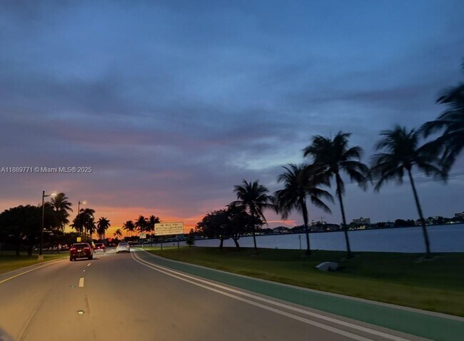 Building Photo - 1070 98th St