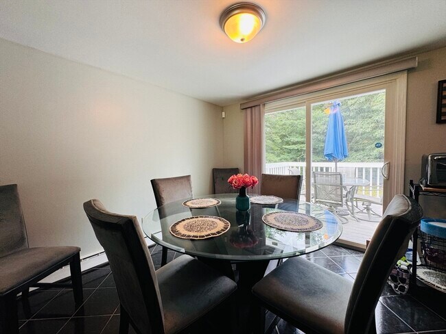 Building Photo - 18 Weaver St