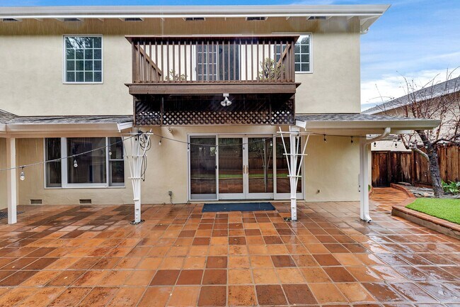 Building Photo - Stunning San Carlos 5 bedroom 4 bathroom H...