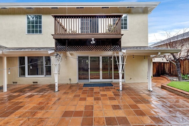 Building Photo - Stunning San Carlos 5 bedroom 4 bathroom House Available now