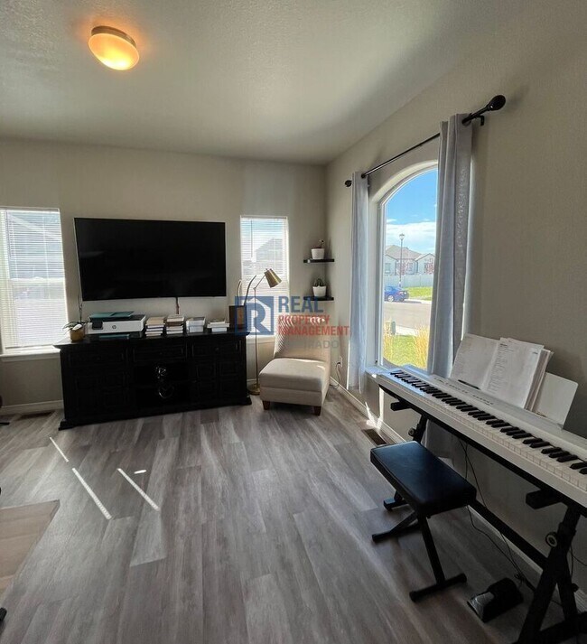 Building Photo - 4597 Hollycomb Dr