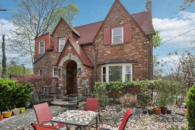 Building Photo - 375 Hawthorne Terrace