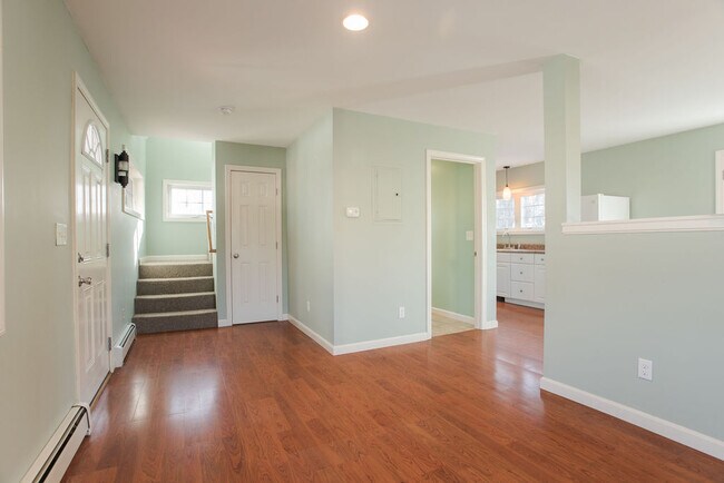 Building Photo - 7 Youngs Ln