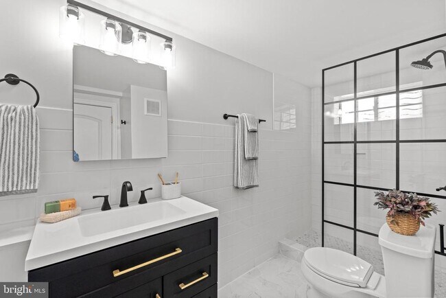 Building Photo - 1700 Dewitt Ave