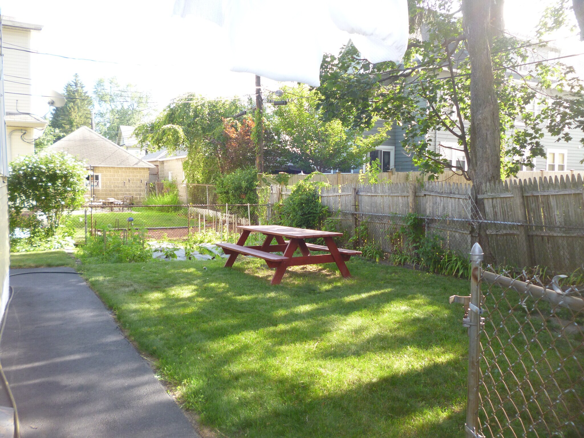 Building Photo - 29 Roxbury St