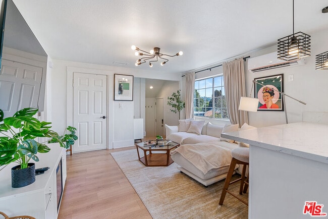 Building Photo - 2217 Scott Ave