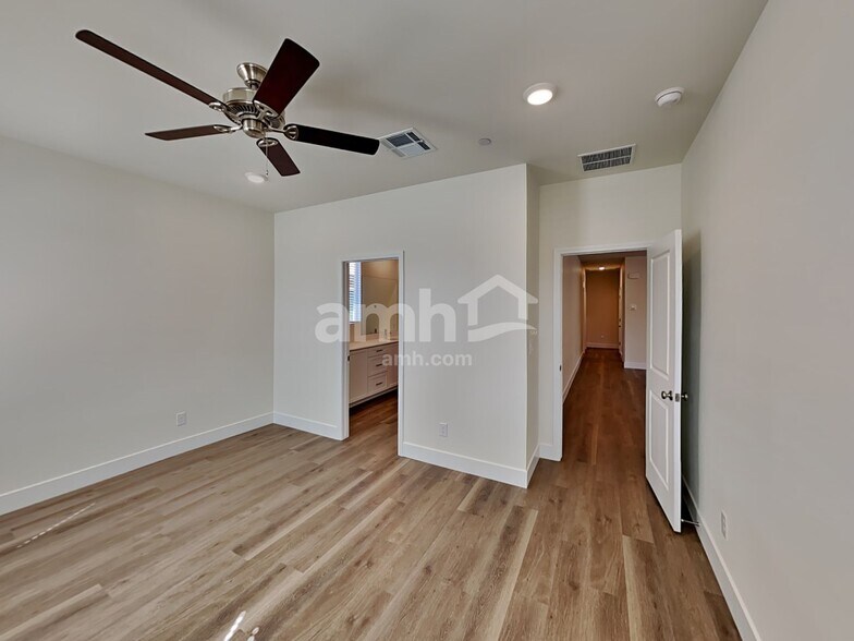 Building Photo - 513 Silverbell Fls Pl