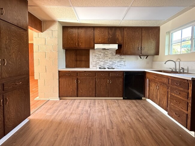 Building Photo - 13949 Oval Dr