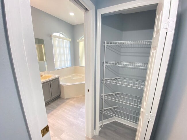 Building Photo - 13431 Meadow Bay Loop