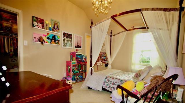 Building Photo - 2734 Greenway Dr