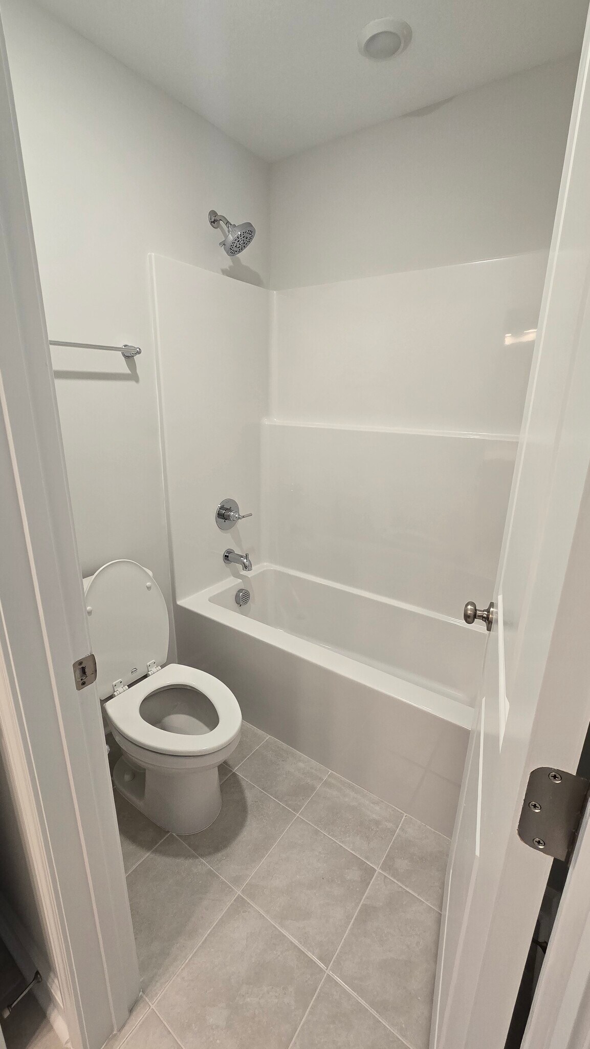 Jack & Jill bathroom on the 2nd floor - 55 Paper Birch Trl