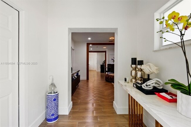 Building Photo - 1363 Biarritz Dr