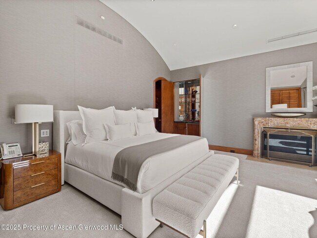 Building Photo - 715 Willoughby Way