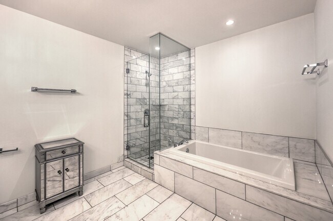 Building Photo - 4471 Dean Martin Dr