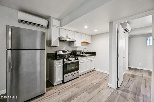 Building Photo - 3025 N 32nd St
