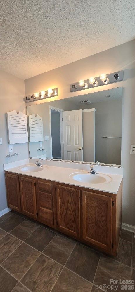 Building Photo - 14109 Southbridge Forest Dr