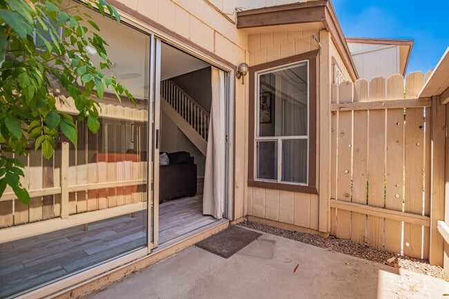 Building Photo - Scottsdale Condo
