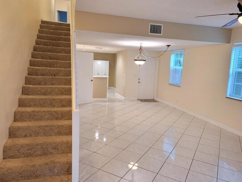 Building Photo - 1412 Barcelona Way