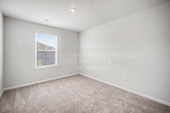 Building Photo - 2034 Blue Sky Mdws Dr