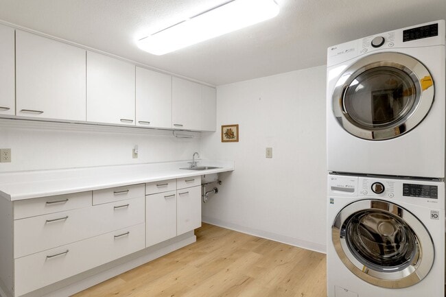 Building Photo - CLICK "REQUEST A TOUR" NOW!