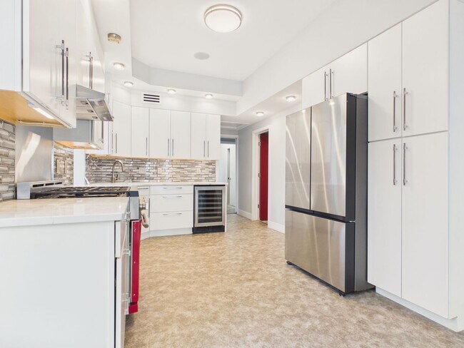 Building Photo - 1017 N Front St