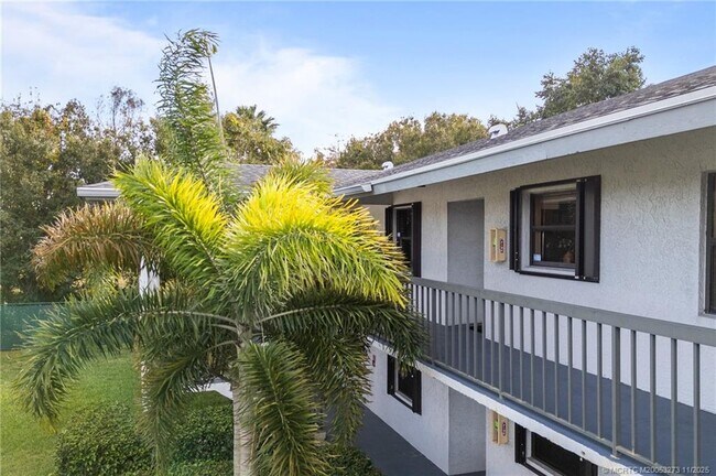 Building Photo - 1210 SE Parkview Pl