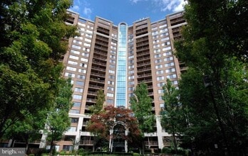 Building Photo - 10101 Grosvenor Pl
