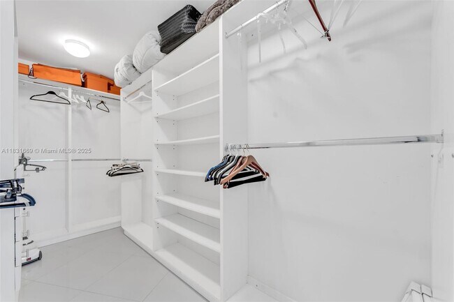 Building Photo - 15811 Collins Ave