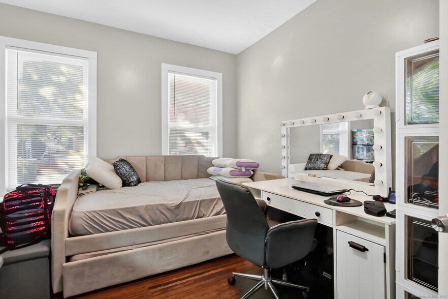 Building Photo - 14 Belden St