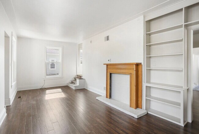 Building Photo - 1190 Lakeview