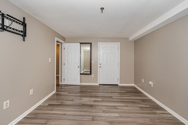 Building Photo - 68 Lantern Ln