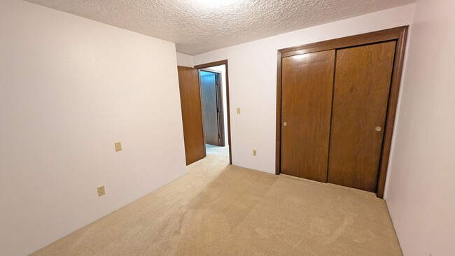 Building Photo - One level home with lots of character in H...