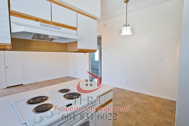 Building Photo - 4701 Beechwood St