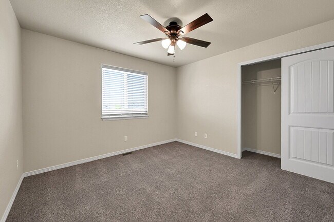 Building Photo - $2,650 - 4 Bed, 2.5 Bath Home with Fenced ...