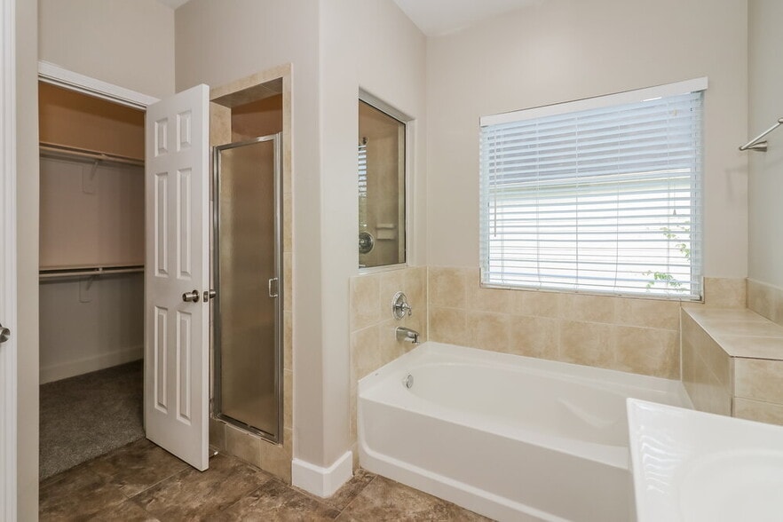 Building Photo - 6607 Dickson Way