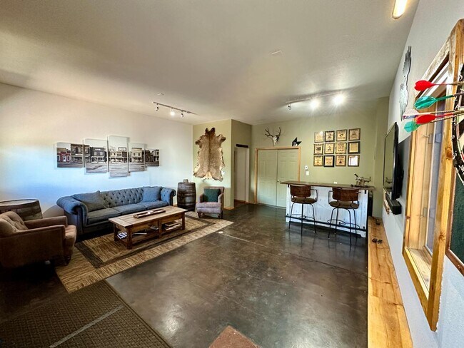 Building Photo - 966 Oak Ct