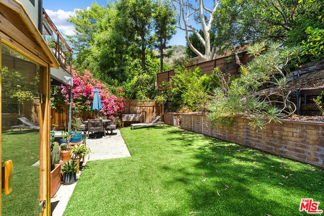 Building Photo - 10275 Oletha Ln