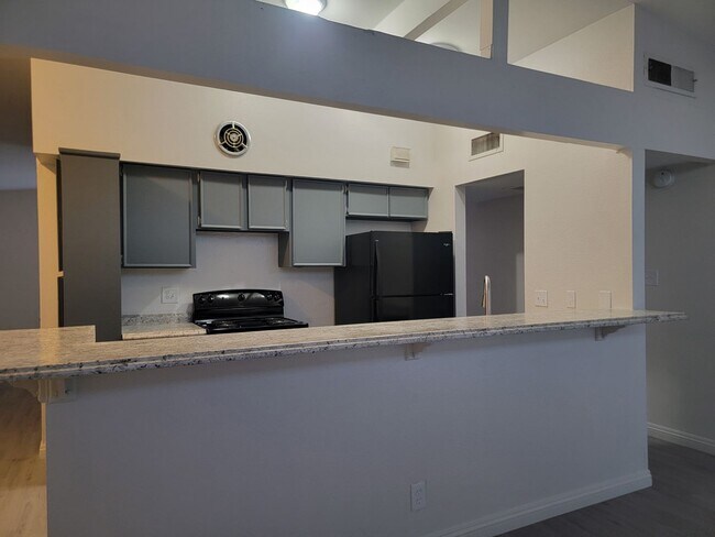 Building Photo - Renovated Single Family Home!  Large backy...