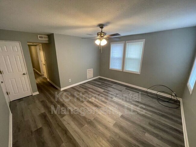 Building Photo - 1108 W 41st Terrace