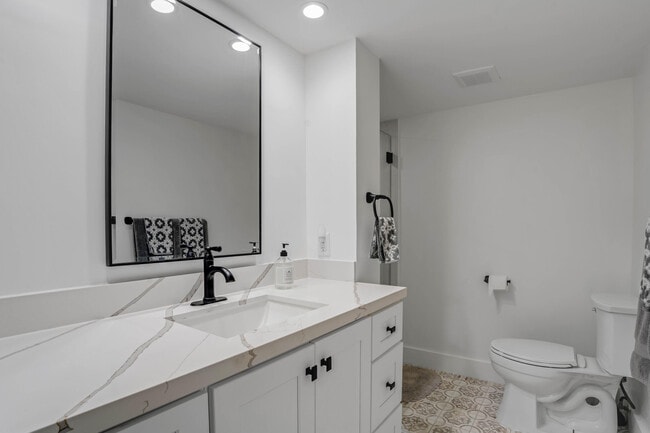 Building Photo - 401 Briny Ave