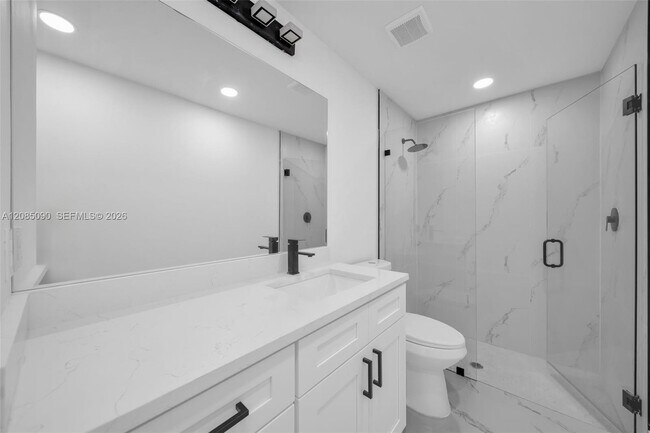 Building Photo - 4984 Fairway Ct